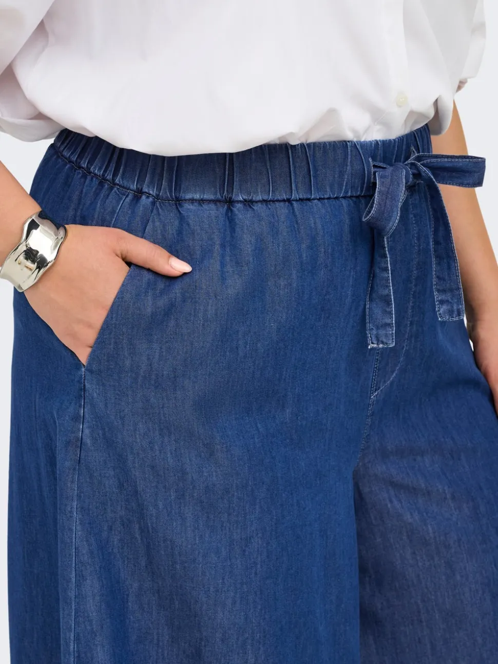 CARBEA Wide Leg Fit Jeans
