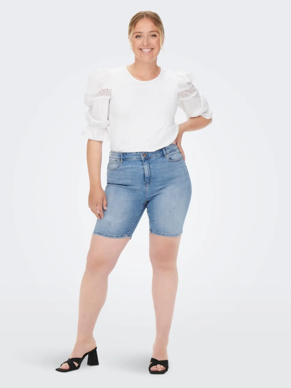 CARLAOLA Skinny Fit Short en denim