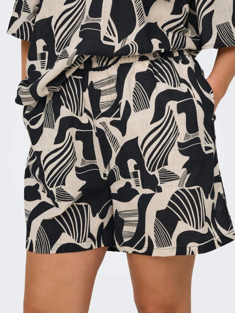 CARMALUSI Regular Fit Short