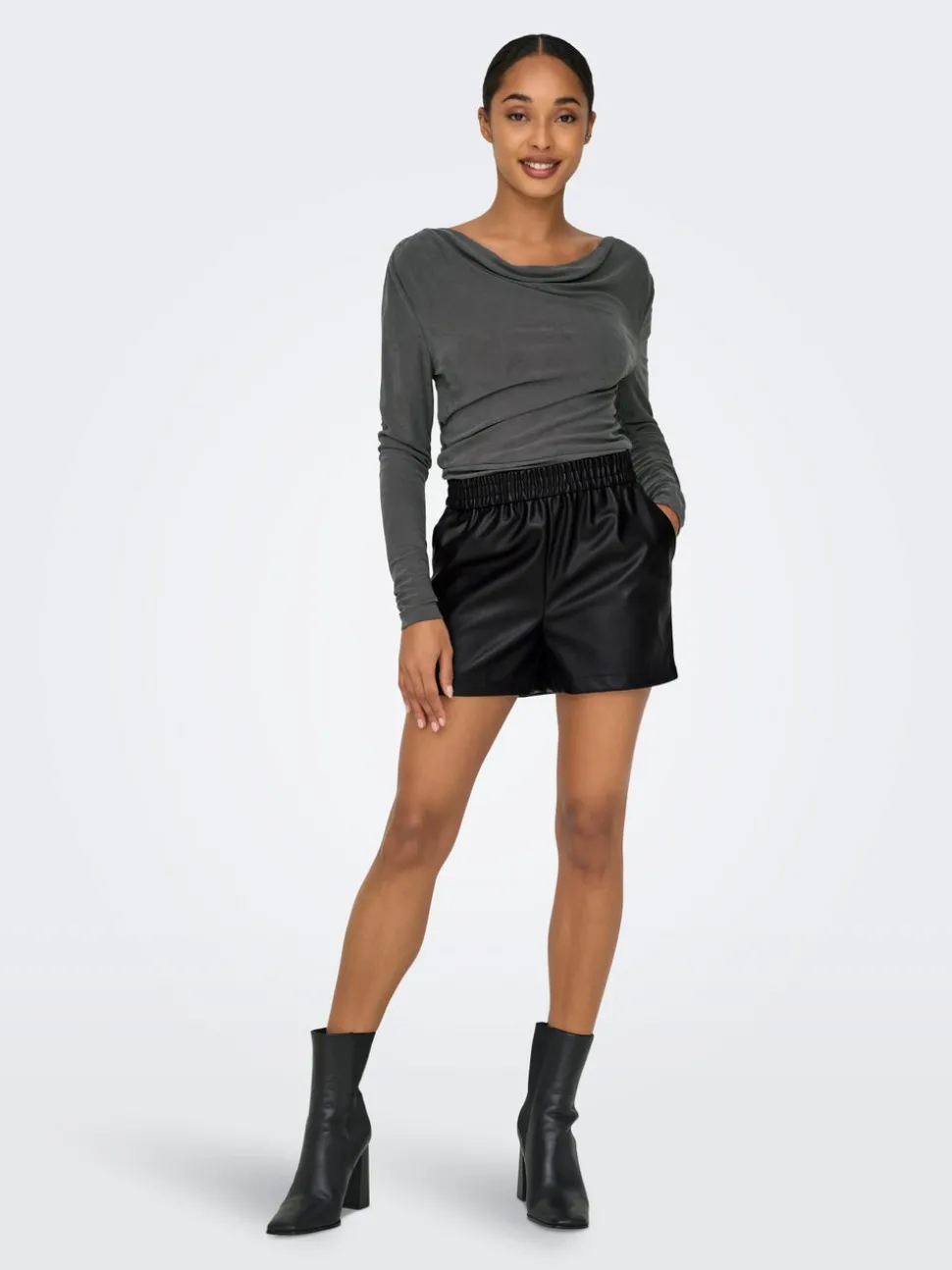 JDYALAIA Taille moyenne Regular Fit Short en cuir synthétique