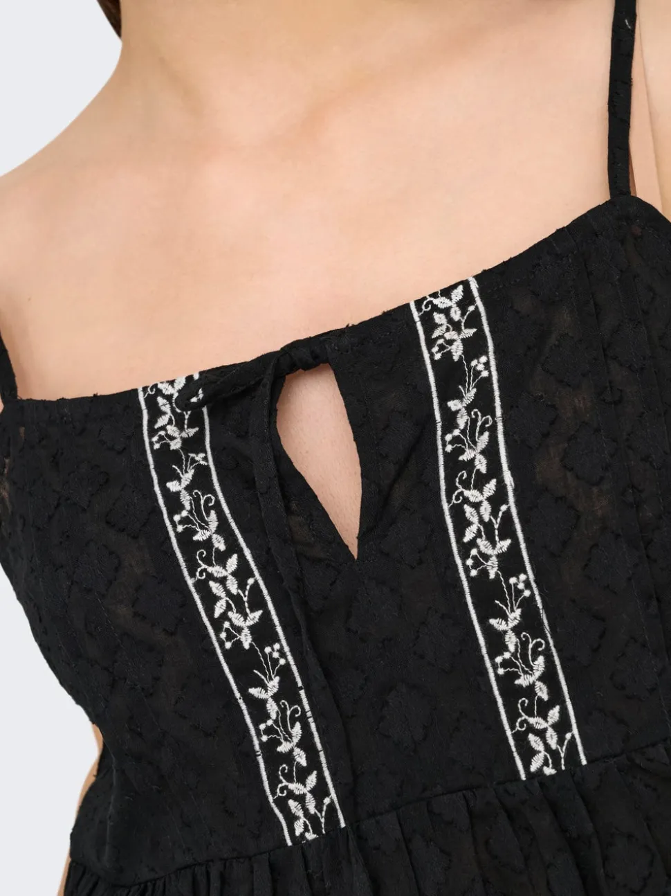 ONLARABELLA Top