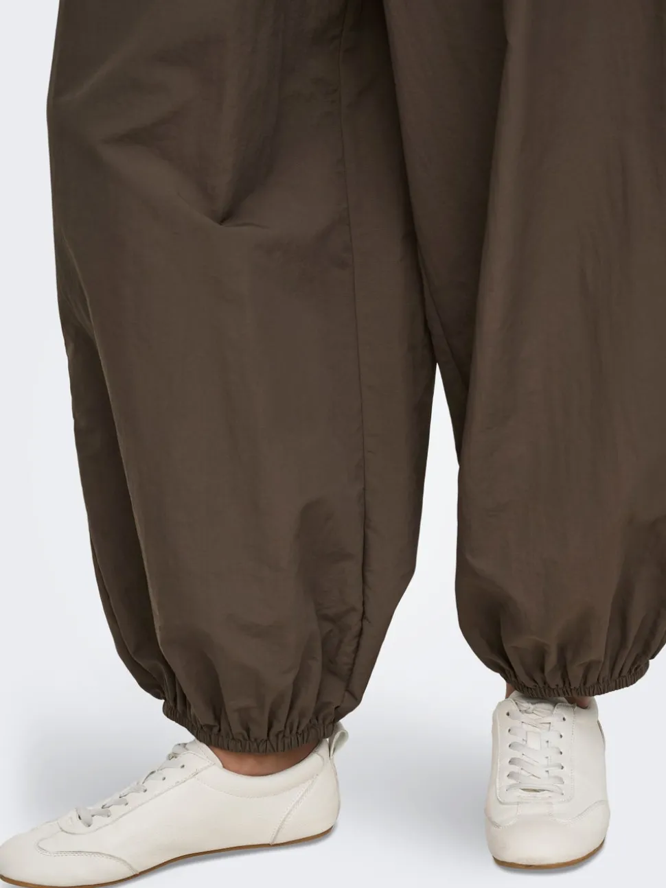 ONLAZRA Coupe barrel Pantalon style parachute
