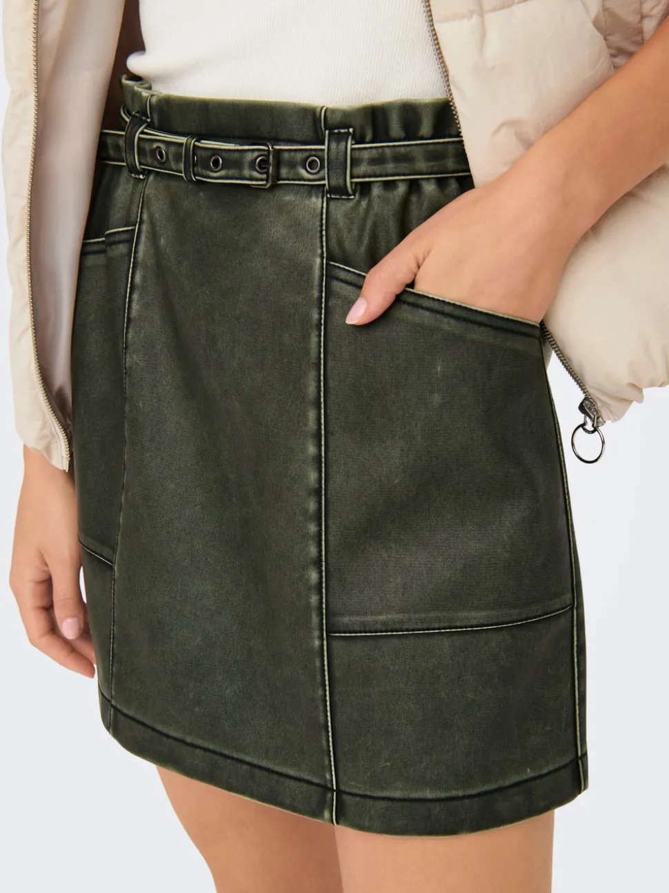 ONLHALLI Jupe en cuir synthétique Jupe mini