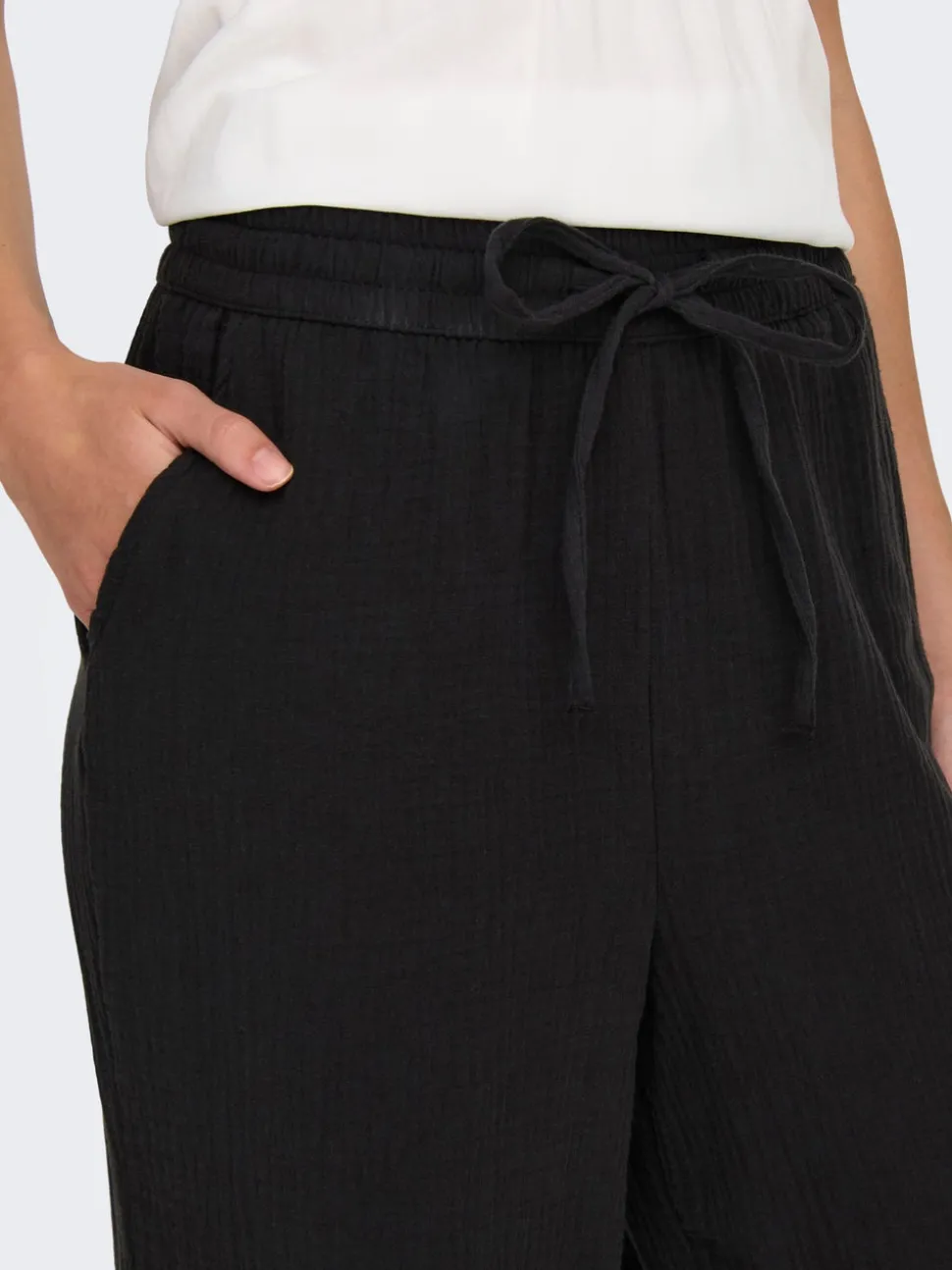 ONLTHYRA Comfort Fit Pantalon à jambe large